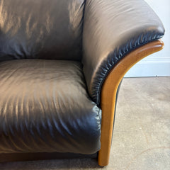 Ekornes Black Leather Arm Chair with Teak Wood Trim and Attached Seat Cushions, Sku 034107