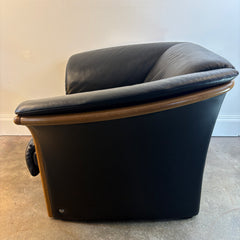Ekornes Black Leather Arm Chair with Teak Wood Trim and Attached Seat Cushions, Sku 034107