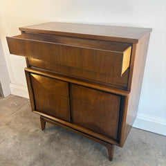 United Furniture Chest of Drawers Walnut Finish with Faceted Design Detail, Sku 033876