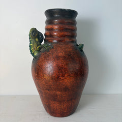 Ceramic Lizard Vase with Peacock Feathers, Sku 033258