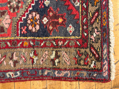 Area Rug, 100% Wool Persian Heriz Rug Bright Red, Taupe, Navy, Sku: 033321