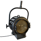 Mole-Richardson, England Ltd. Vintage Film Light, Two Light Bulbs, Cerca 1940s: Sku: 033581