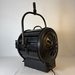 Mole-Richardson, England Ltd. Vintage Film Light, Two Light Bulbs, Cerca 1940s: Sku: 033581