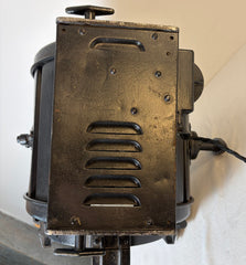 Mole-Richardson, England Ltd. Vintage Film Light, Two Light Bulbs, Cerca 1940s: Sku: 033581