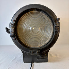 Mole-Richardson, England Ltd. Vintage Film Light, Two Light Bulbs, Cerca 1940s: Sku: 033581