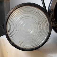 Mole-Richardson, England Ltd. Vintage Film Light, Two Light Bulbs, Cerca 1940s: Sku: 033581