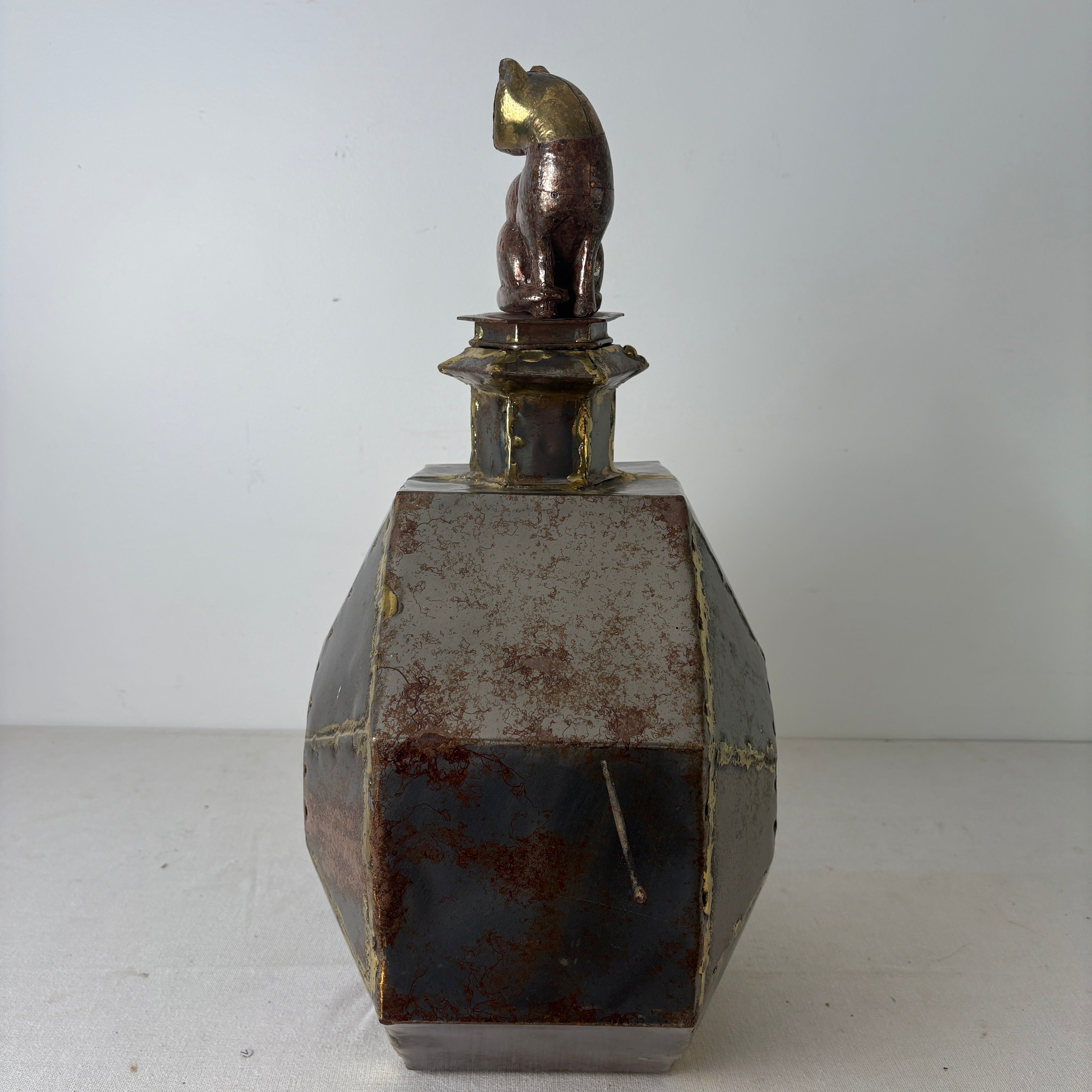 Metal Octagonal Urn w/ Cat Stopper, Sku 033083