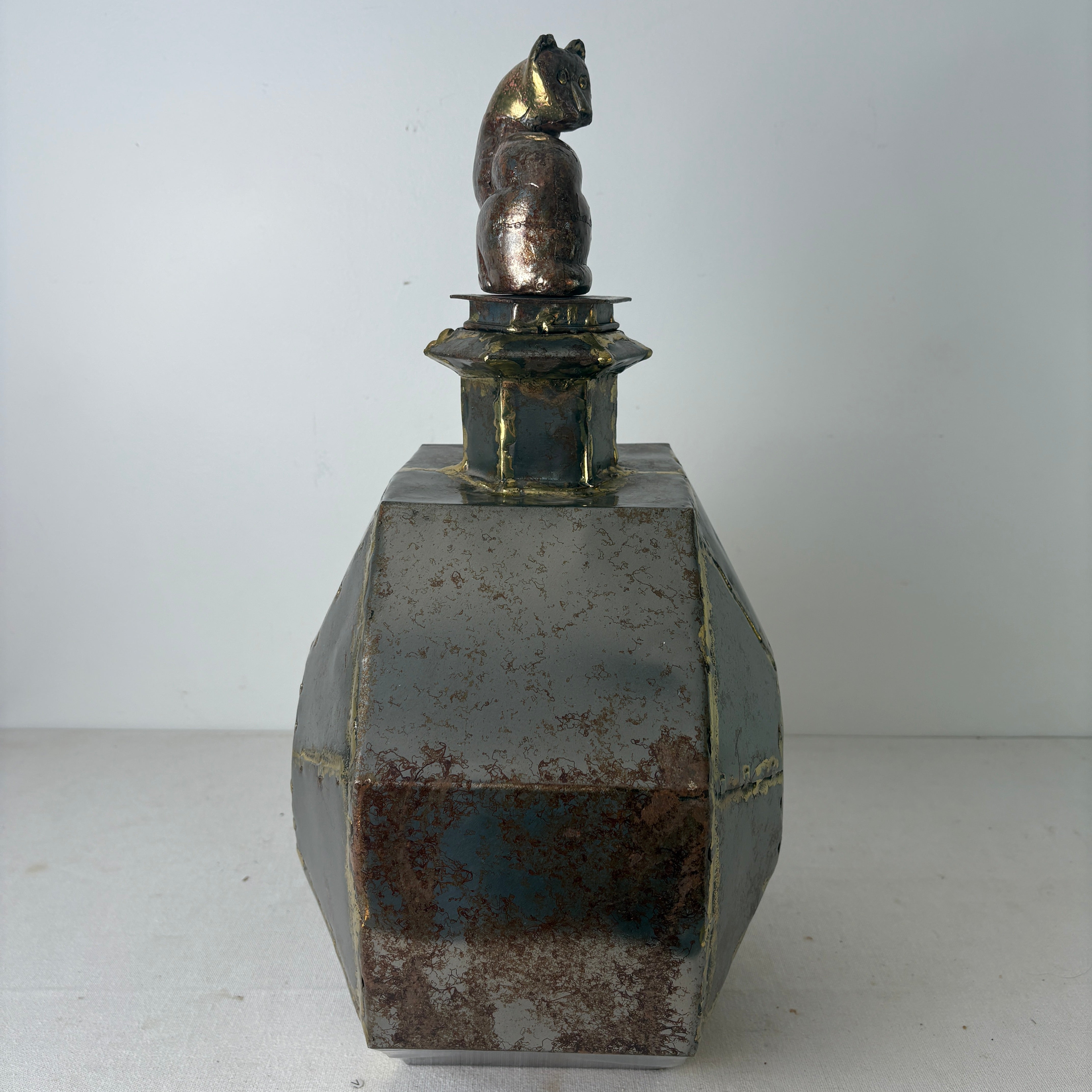 Metal Octagonal Urn w/ Cat Stopper, Sku 033083