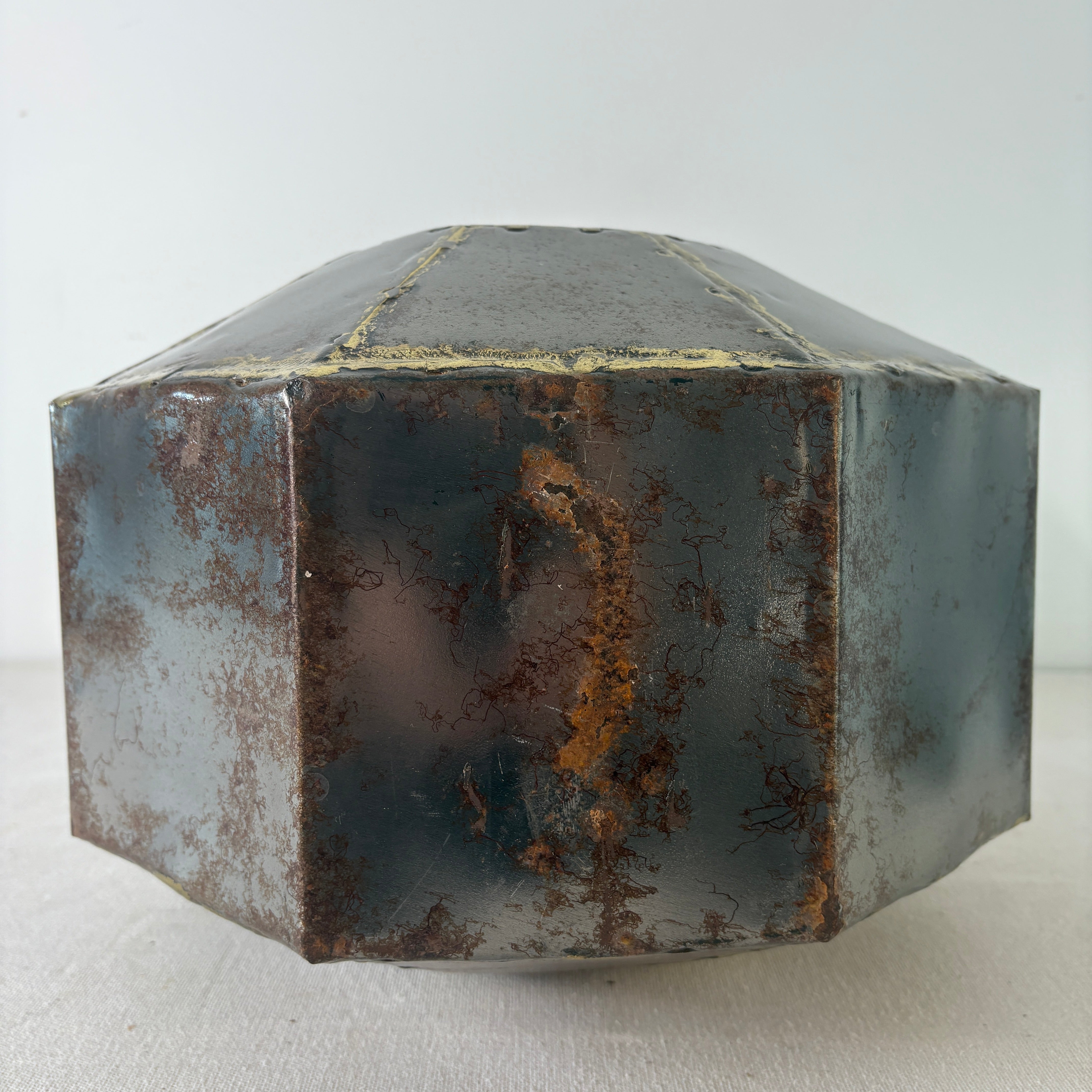 Metal Octagonal Urn w/ Cat Stopper, Sku 033083