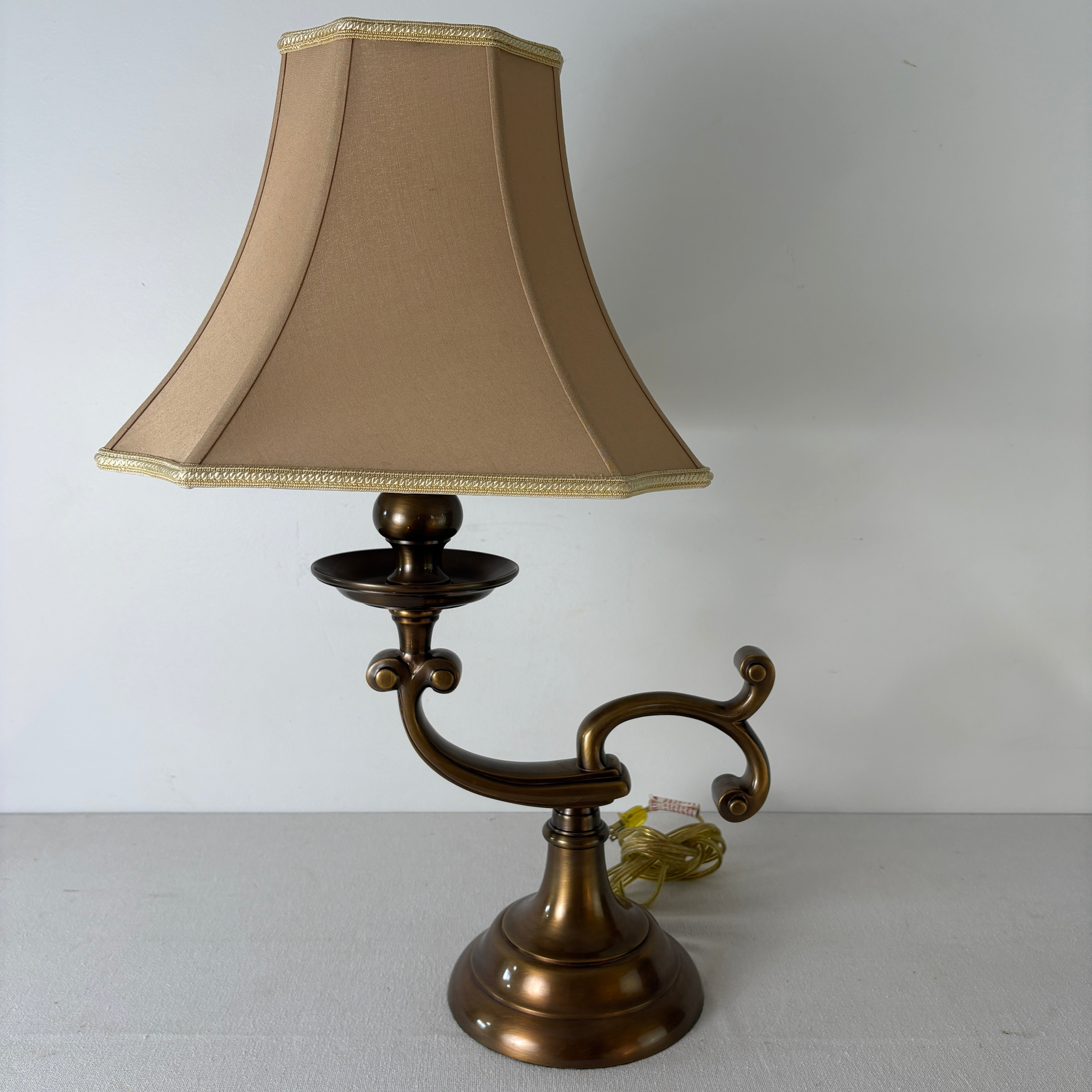 Chapman and Meyers Antique Brass Off-set Table Lamp, Sku 033040