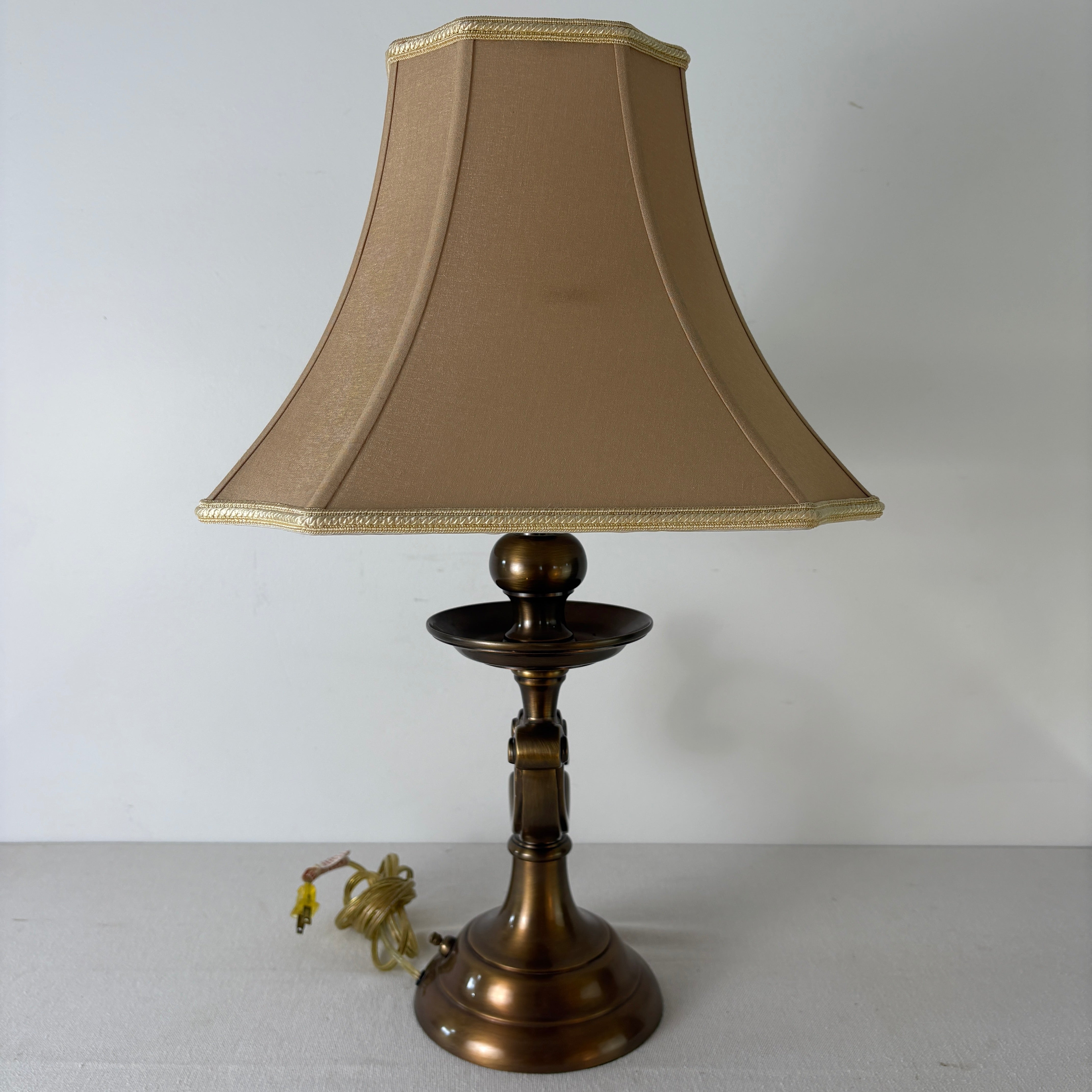 Chapman and Meyers Antique Brass Off-set Table Lamp, Sku 033040