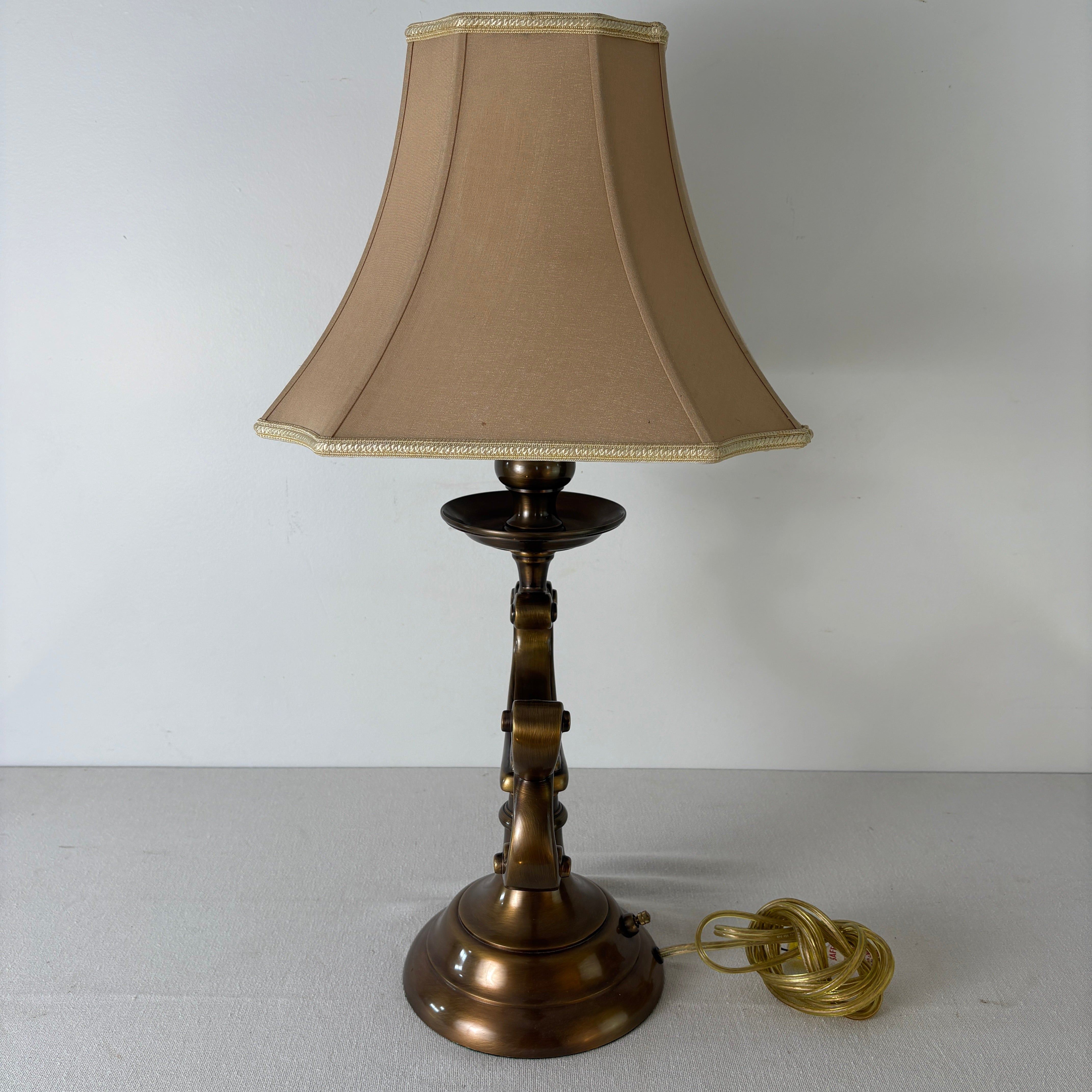 Chapman and Meyers Antique Brass Off-set Table Lamp, Sku 033040