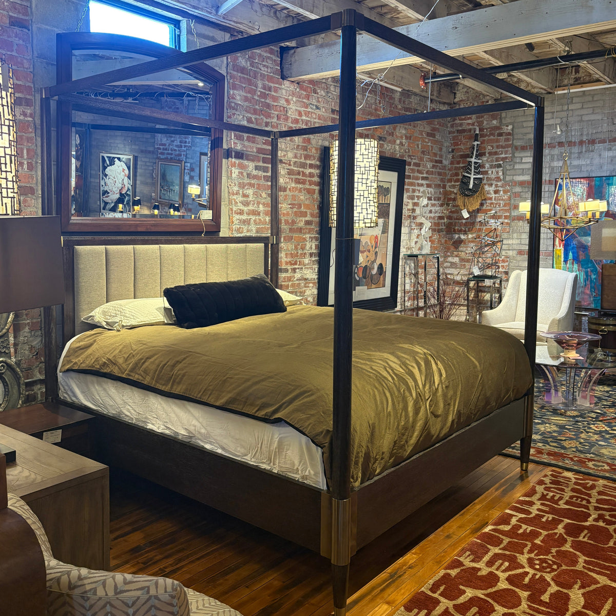 Bernhardt Clarendon Canopy Bed, King size, Sku 033031