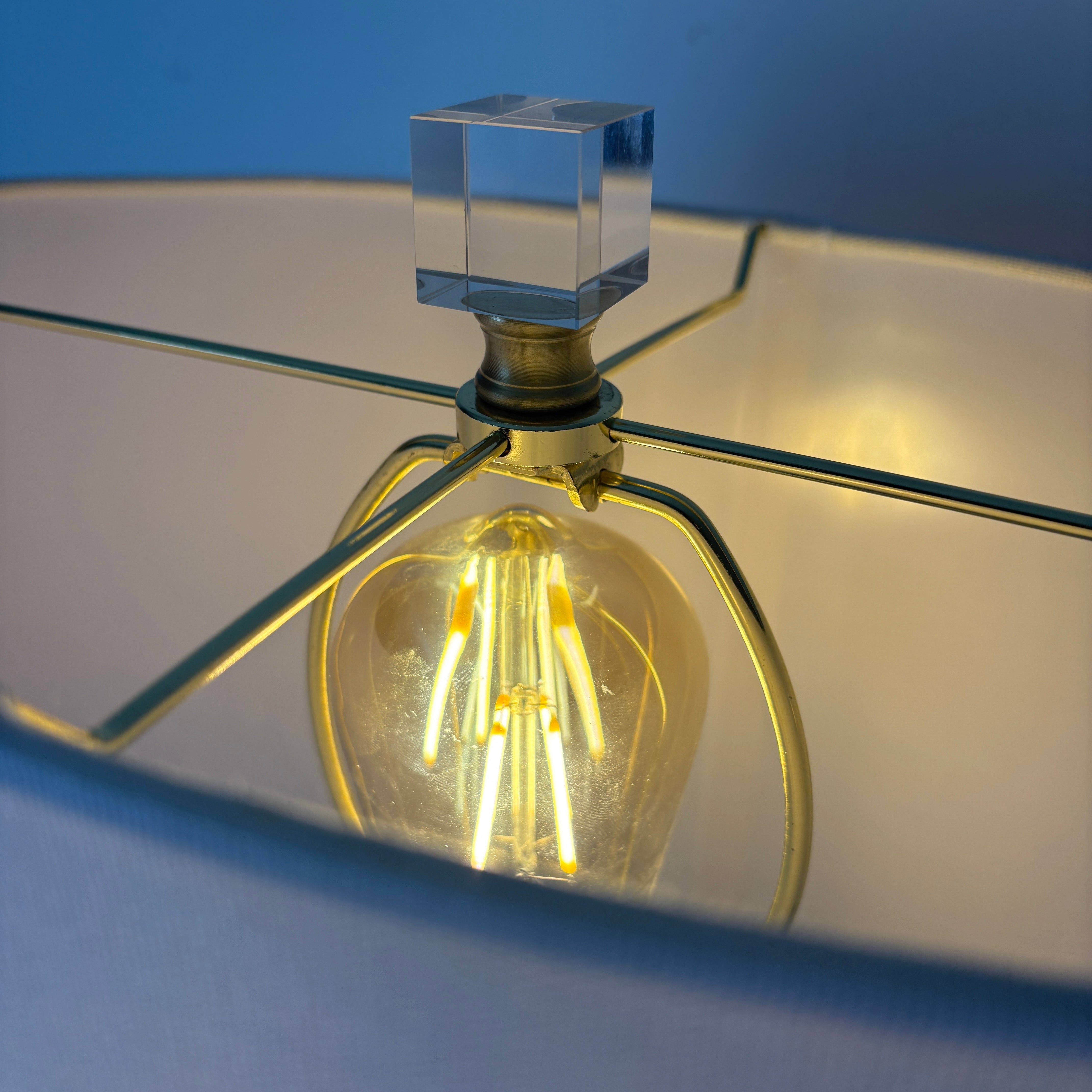 Crystal Base Table Lamp, Ribbed Detail, Oval White Linen Shade, Coordinating Finial, Sku 033132