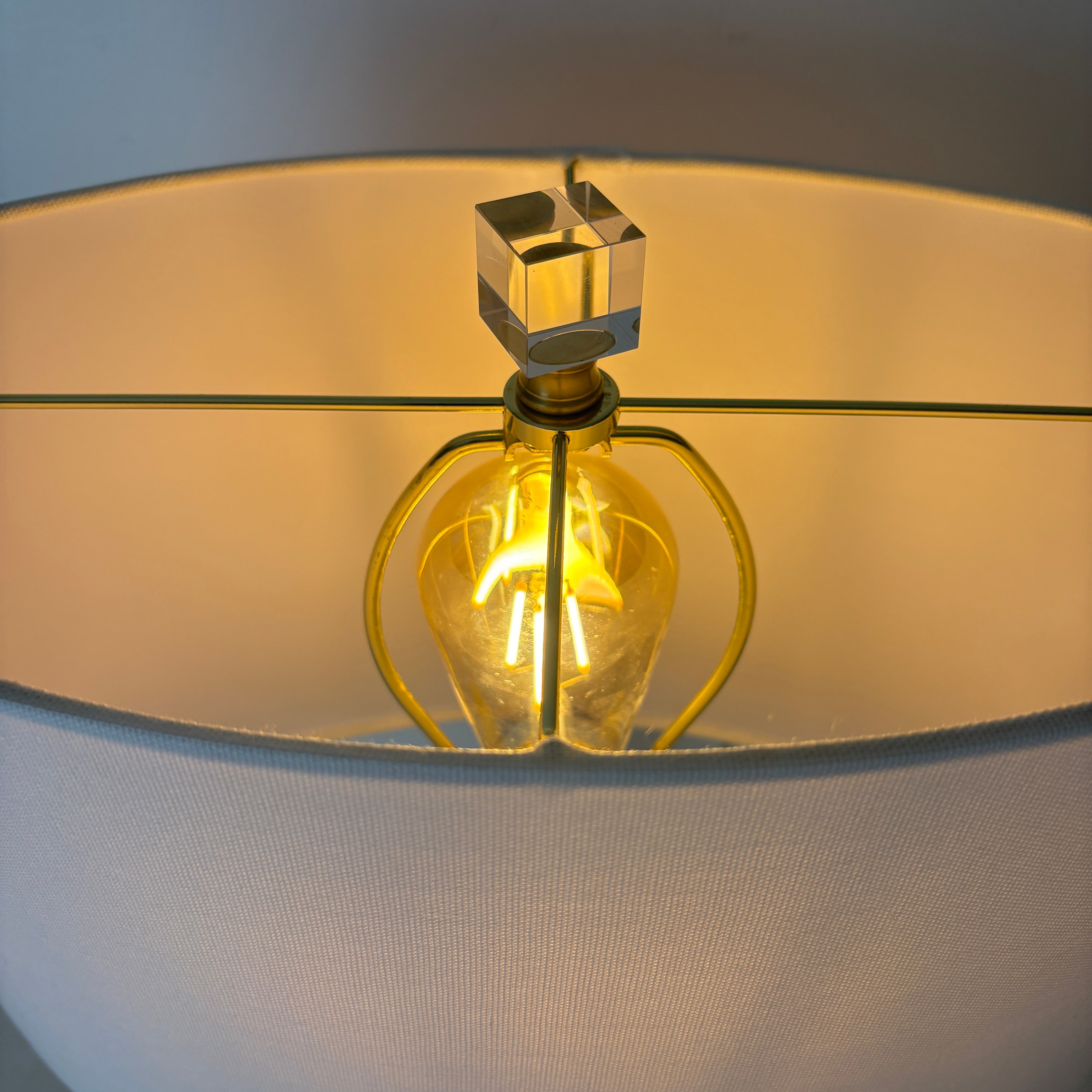 Crystal Base Table Lamp, Ribbed Detail, Oval White Linen Shade, Coordinating Finial, Sku 033132