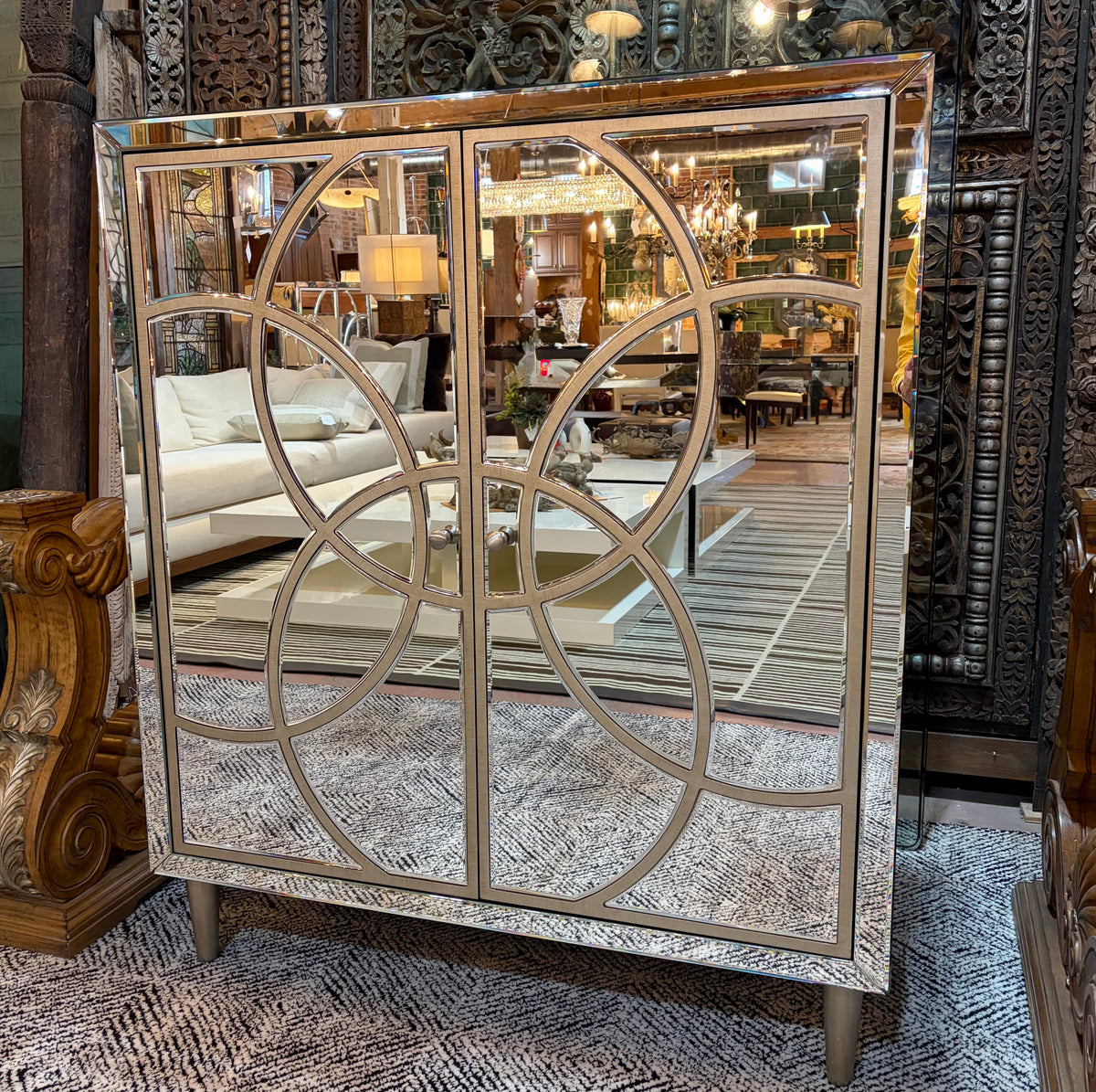 Mirrored Contemporary Style Bar Cabinet with Interlocking Circle Motif, Sku: 033222